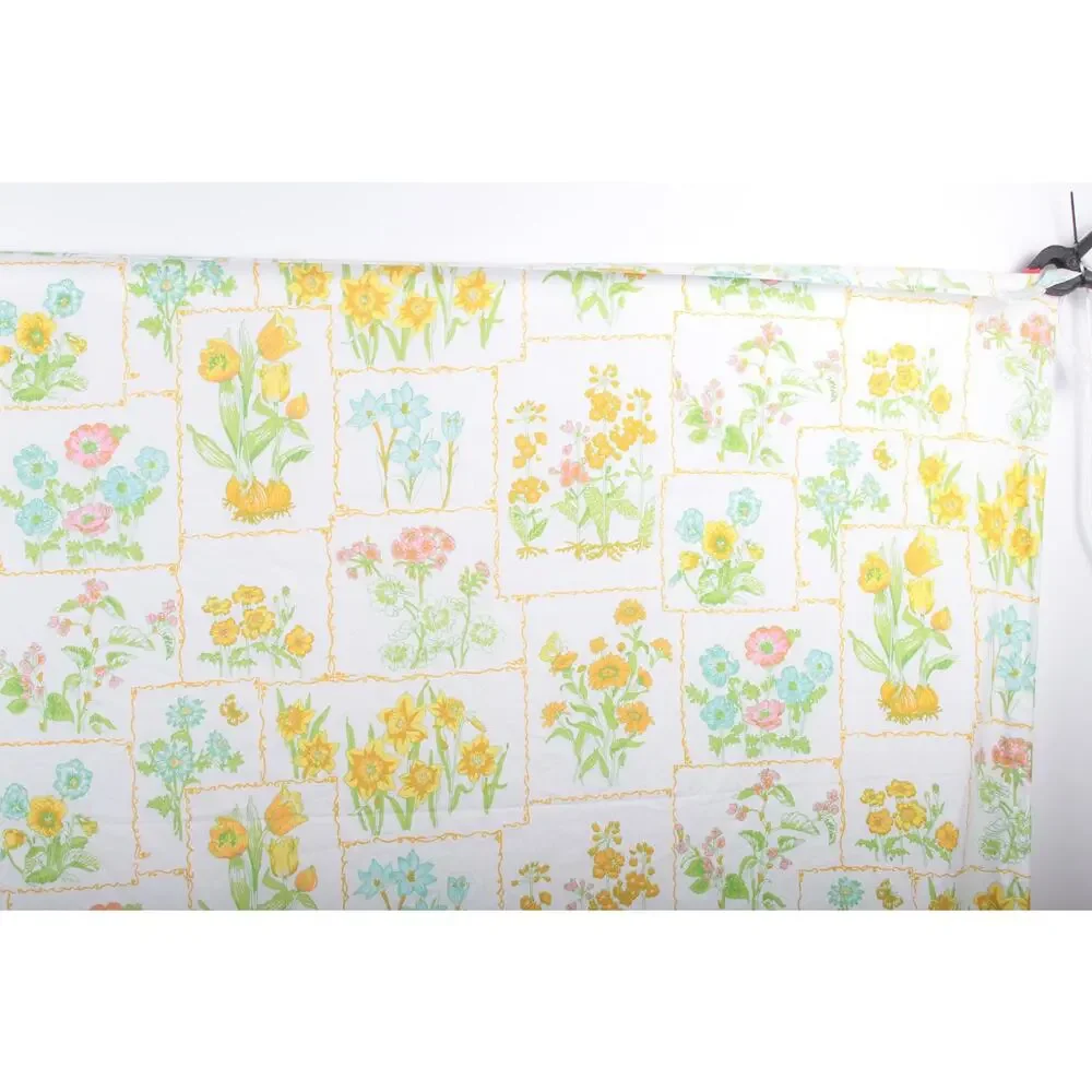 Vintage Full 1970's Bed Sheet Flowers White Sheet Bed Sheet Fabric Flowers